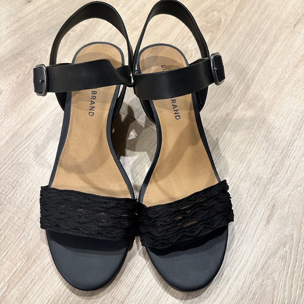 Elegant Black Sandals by [Lucky Brand ]
